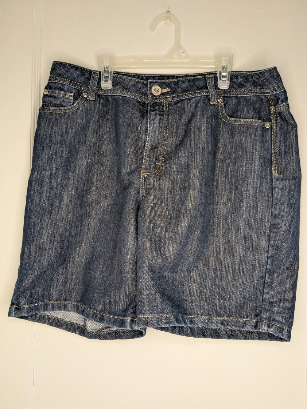 Wrangler Women's 14 M Plus Size Blue Jean Shorts Good Used Condition 37" Waist